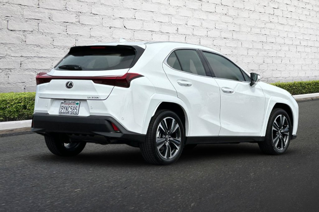 Used 2026 Lexus UX 300h FWD w/ Accessory Package (Z1) image 4