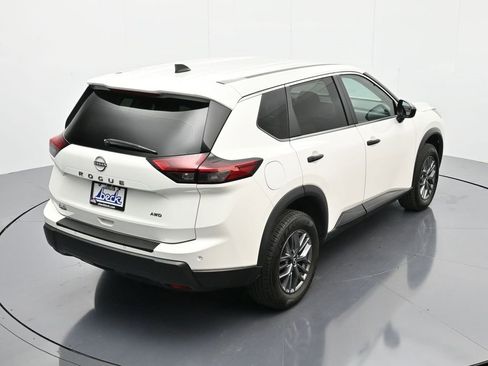 Used 2024 Nissan Rogue S image 31