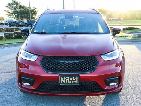 New 2026 Chrysler Pacifica Limited w/ S Appearance Package image 3