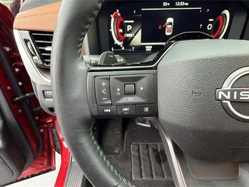 Used 2025 Nissan Rogue Platinum w/ Tech Package image 27