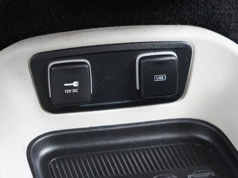 Used 2020 Chrysler Pacifica Touring-L image 28