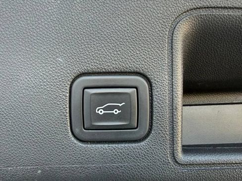 Used 2023 GMC Terrain SLT w/ Elevation Edition FWD image 10