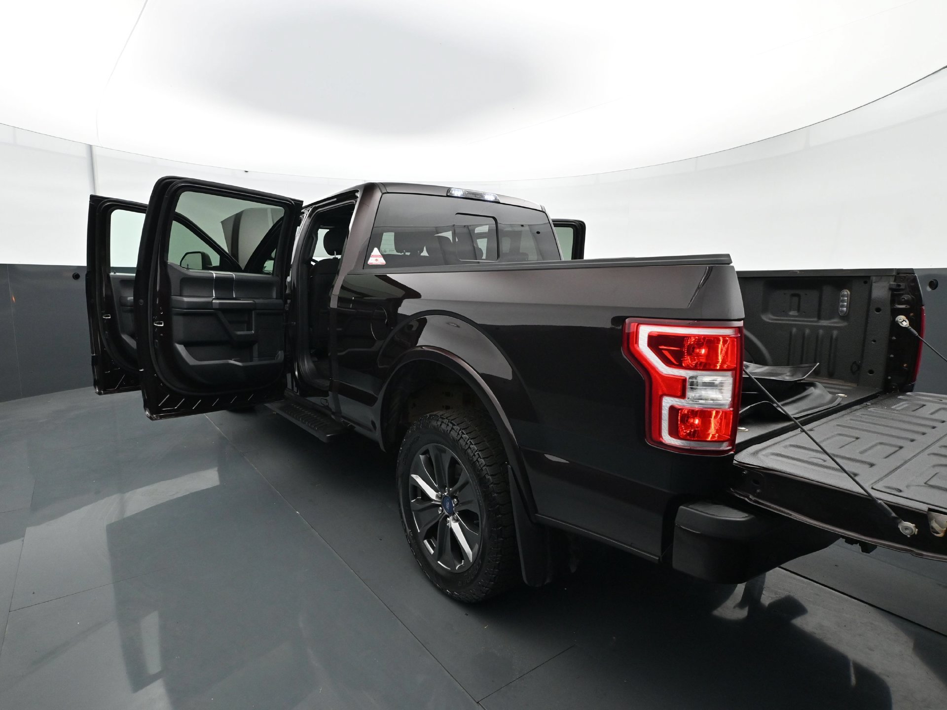 Used 2018 Ford F150 XLT w/ Equipment Group 302A Luxury AWD/4WD image 33