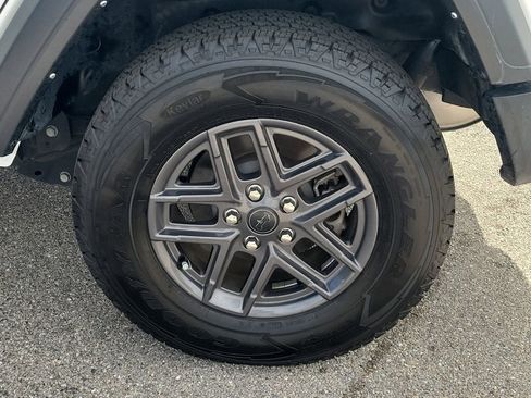 Used 2024 Jeep Wrangler Sport S image 16