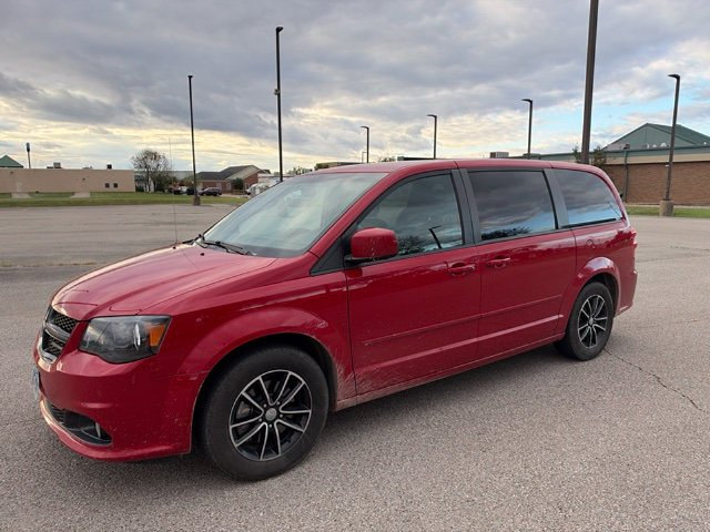 Used 2015 Dodge Grand Caravan SXT w/ Blacktop Package FWD image 2