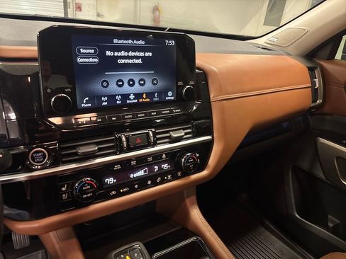 Used 2022 Nissan Pathfinder Platinum w/ Cargo Package image 32