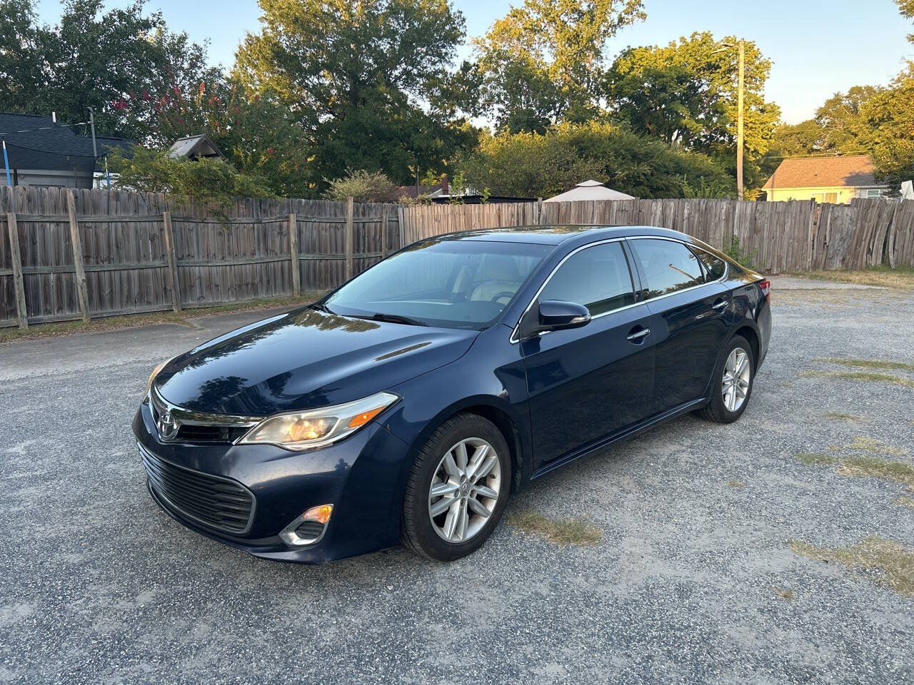 Used 2015 Toyota Avalon XLE w/ Preferred Accessory Package FWD image 1
