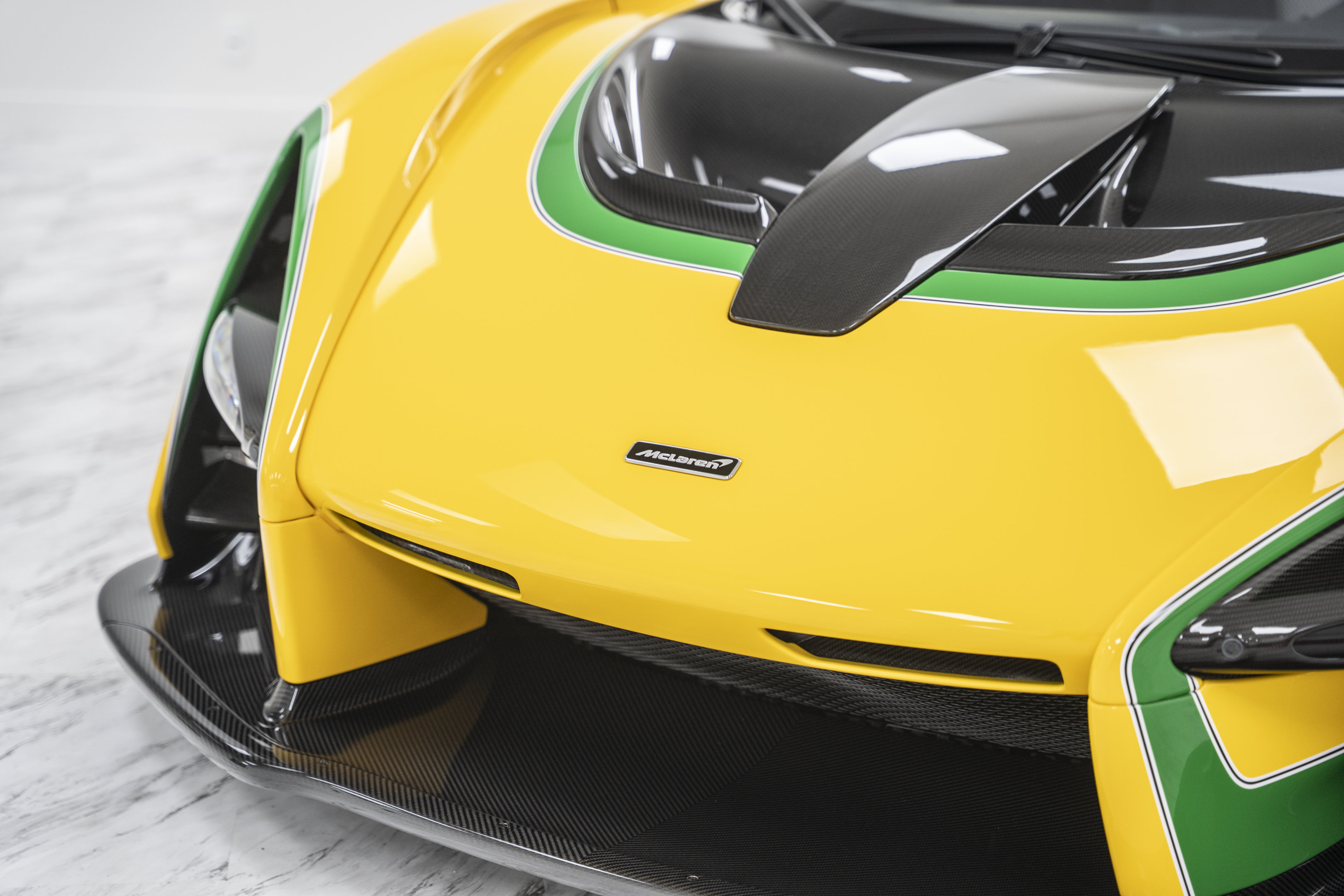 Used 2019 McLaren Senna RWD image 9