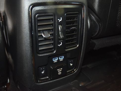 Used 2017 Jeep Grand Cherokee Limited image 44