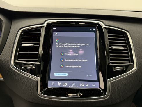 Certified 2024 Volvo XC90 B6 Plus w/ Protection Package Premier AWD/4WD image 19