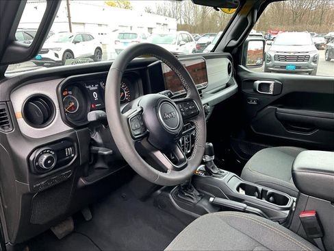 Used 2025 Jeep Wrangler Sport S image 8