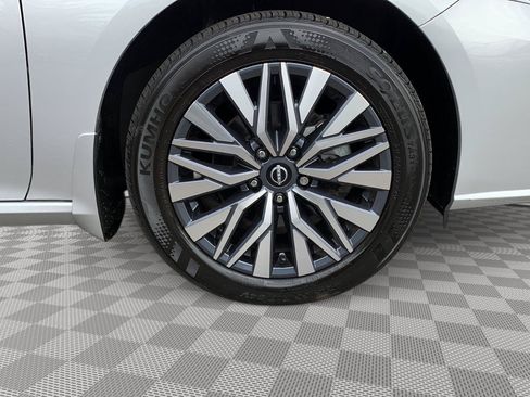 Certified 2024 Nissan Altima 2.5 SV w/ SV Premium Package AWD/4WD image 9