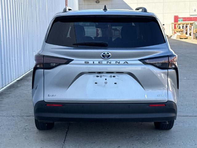Used 2025 Toyota Sienna XLE FWD image 5