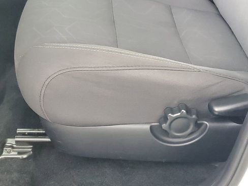 Used 2017 Toyota Tacoma SR image 28