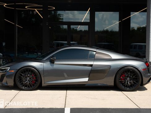 Used 2020 Audi R8 V10 w/ Carbon Exterior Package image 8