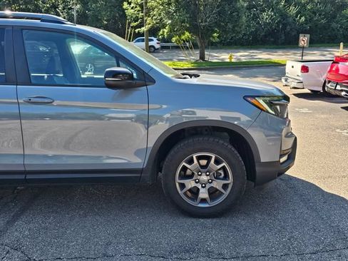 Used 2024 Honda Passport TrailSport image 3