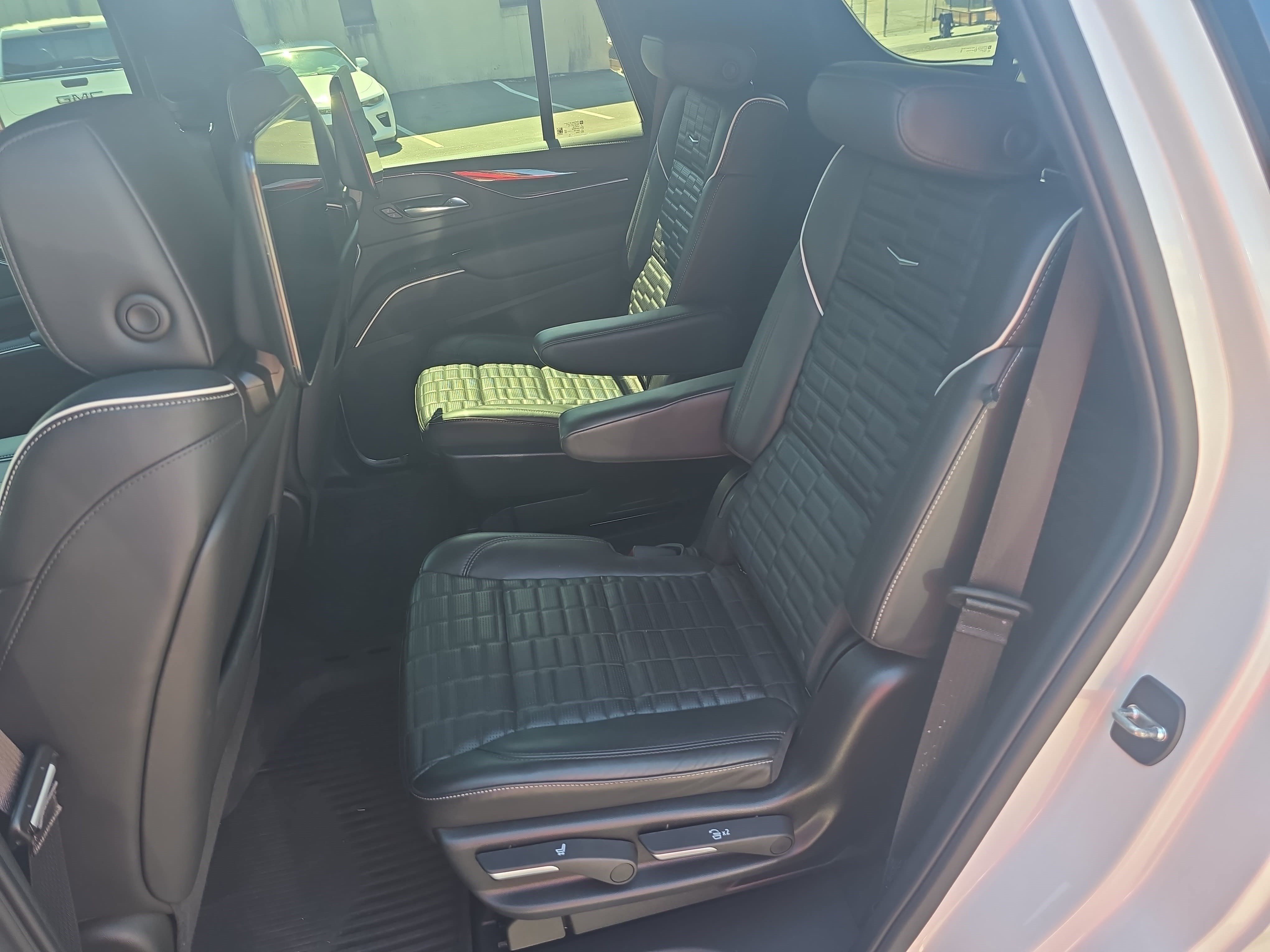 Certified 2024 Cadillac Escalade V w/ LPO, ONYX Package AWD/4WD image 15