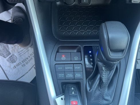 Used 2021 Toyota RAV4 XLE image 26