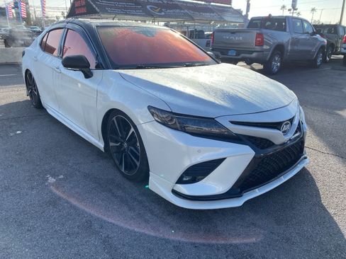 Used 2020 Toyota Camry XSE image 4