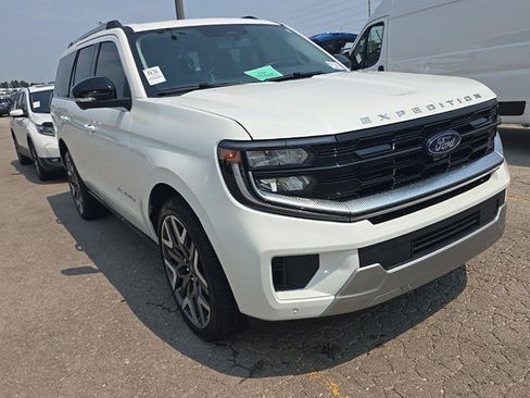 Used 2026 Ford Expedition Platinum w/ Platinum Ultimate Package AWD/4WD image 2