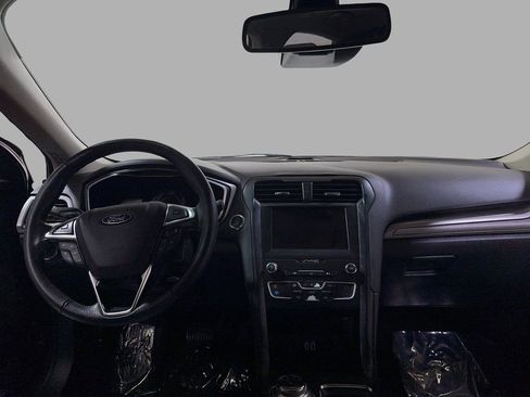 Used 2020 Ford Fusion SE w/ Equipment Group 151A image 12