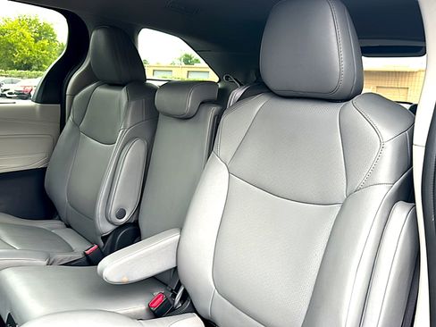 Used 2024 Toyota Sienna XLE image 19
