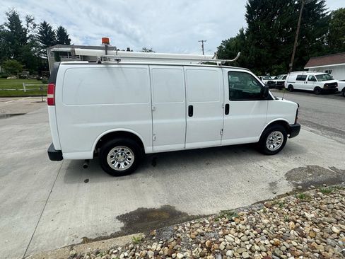 Used 2010 Chevrolet Express 1500 RWD image 6