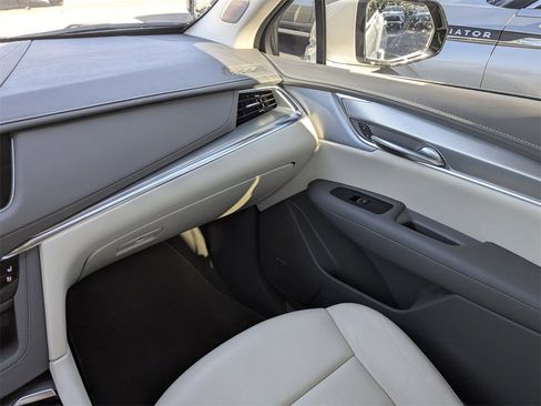 Certified 2022 Cadillac XT5 Premium Luxury image 19