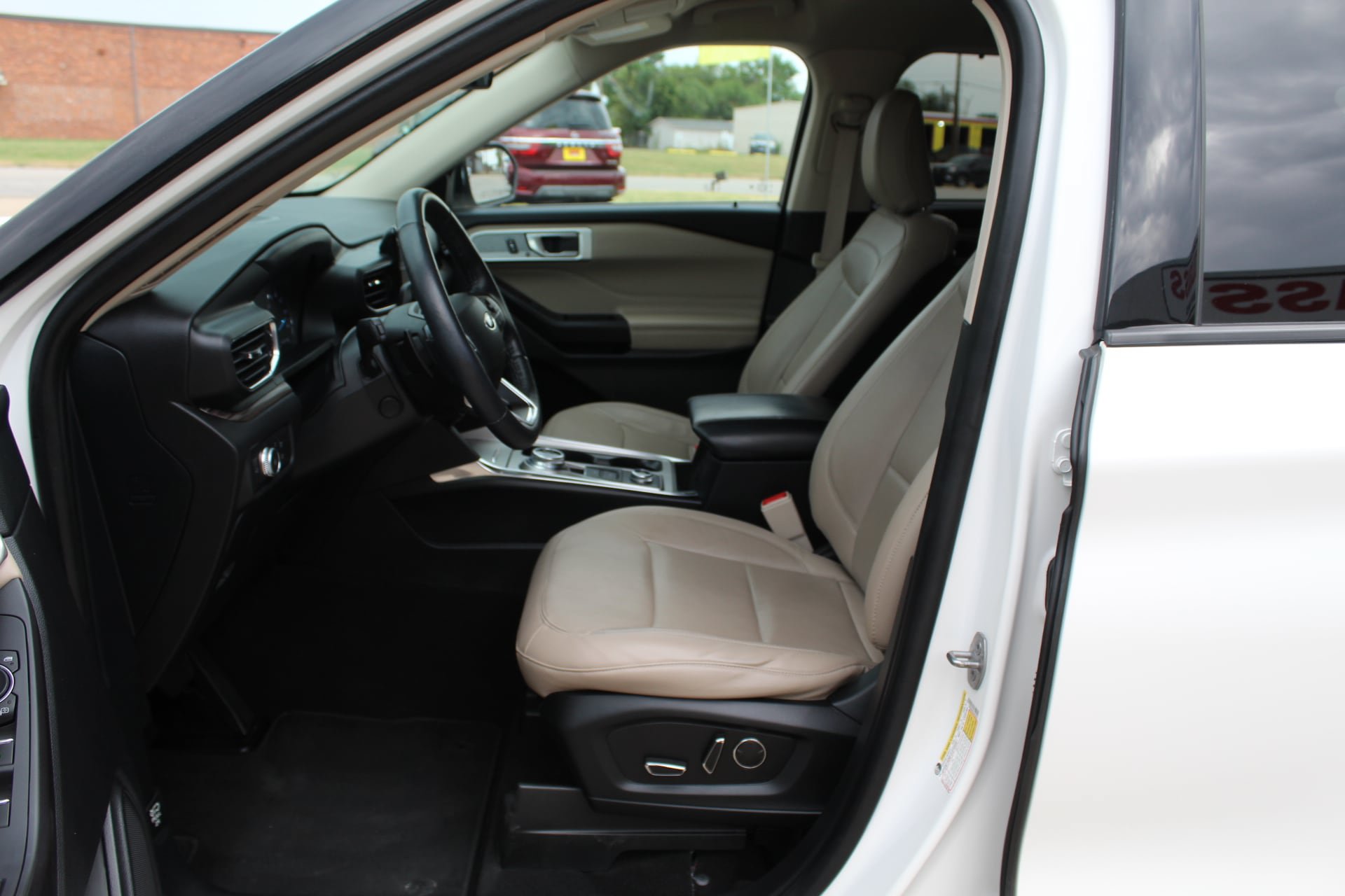 Used 2020 Ford Explorer Limited AWD/4WD image 38