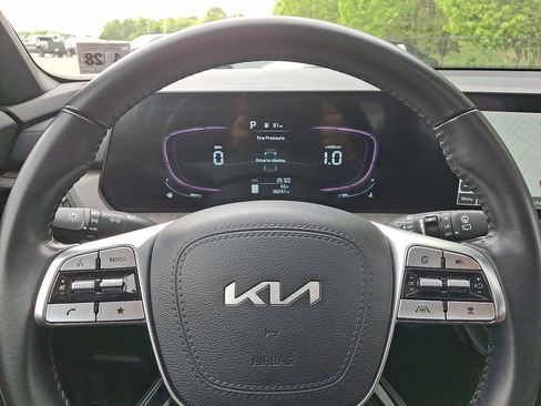 Used 2023 Kia Telluride EX w/ EX Captain's Chair Package FWD image 23
