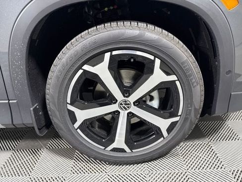 New 2026 Volkswagen Tiguan SE FWD image 11