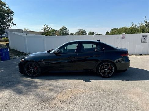 Used 2017 Alfa Romeo Giulia Ti w/ TI 19" Sport Package image 26