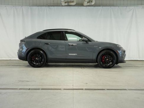 Certified 2025 Porsche Macan 4S Electric AWD/4WD image 8