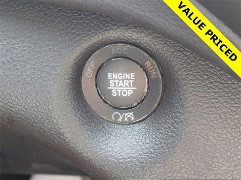 Used 2023 Jeep Cherokee Altitude Lux image 30