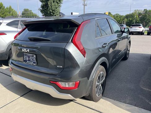 Used 2024 Kia Niro EX FWD image 2