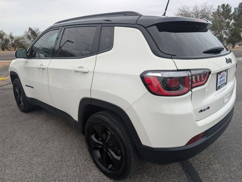 Used 2018 Jeep Compass Latitude image 3
