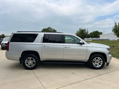Used 2019 Chevrolet Suburban LT image 7