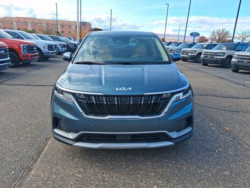 Used 2024 Kia Carnival EX image 8