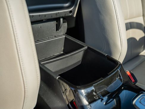 Used 2023 Kia Telluride EX w/ EX Captain's Chair Package image 11