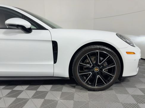 Certified 2022 Porsche Panamera image 12