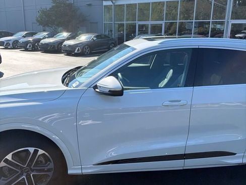Certified 2025 Audi Q5 Premium w/ Convenience Package AWD/4WD image 11