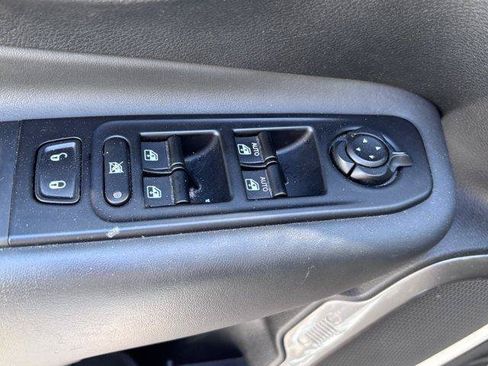Used 2023 Jeep Renegade Latitude AWD/4WD image 10