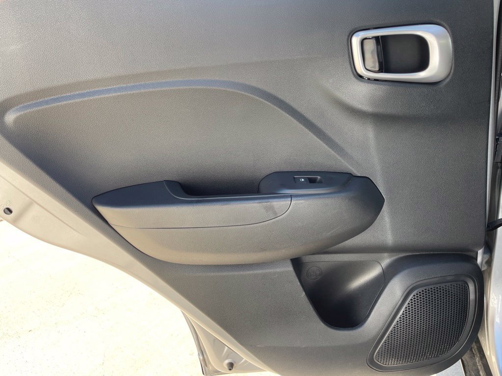 Used 2025 Hyundai Venue SEL FWD image 20
