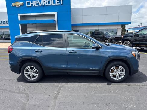Used 2024 GMC Terrain SLE w/ Driver Convenience Package AWD/4WD image 2