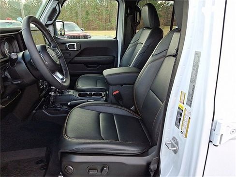 Used 2025 Jeep Wrangler Sahara w/ Safety Group image 11