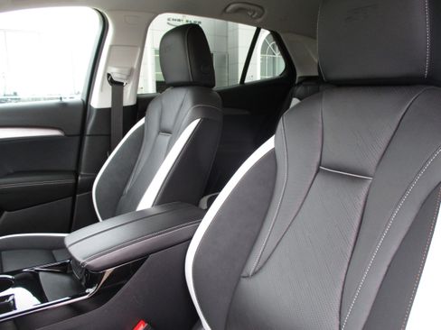 Used 2025 Buick Envision Sport Touring image 36