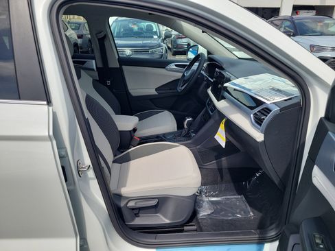 New 2026 Volkswagen Taos SE FWD image 7