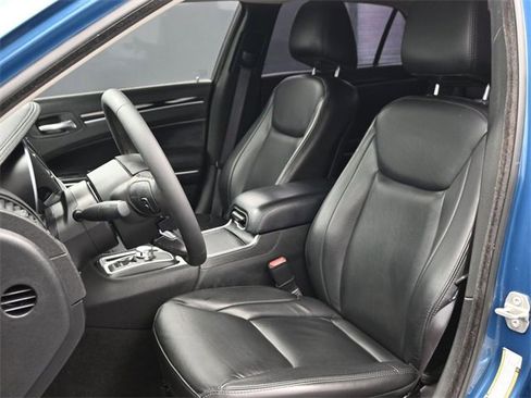 Used 2023 Chrysler 300 Touring L image 10