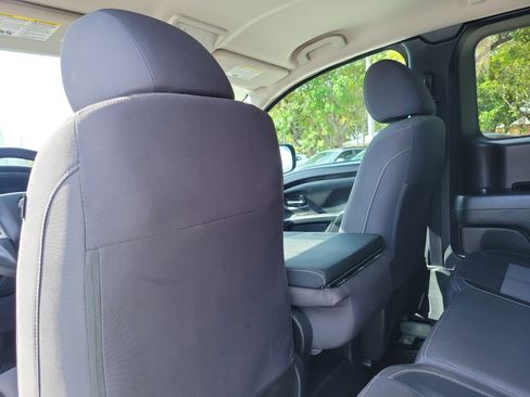 Used 2022 Nissan Titan S image 15