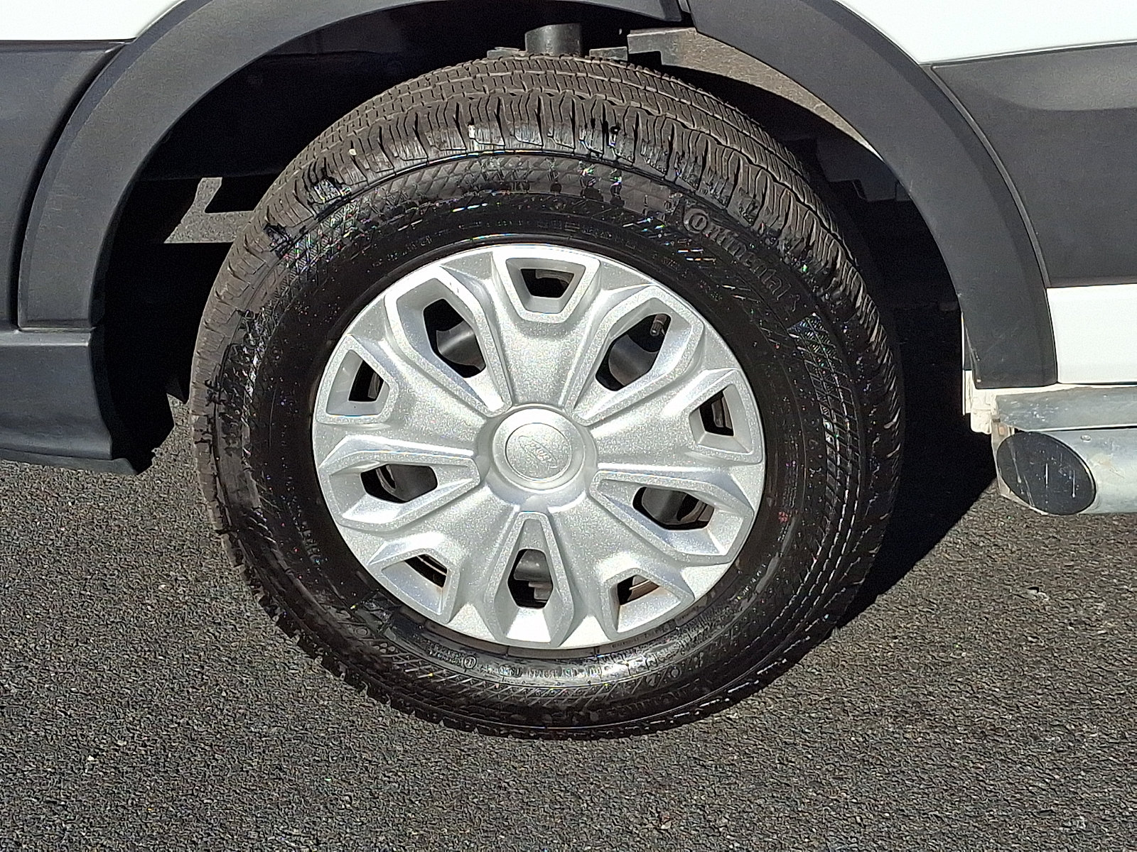 Certified 2025 Ford Transit 250 Low Roof w/ Exterior Upgrade Package RWD image 9